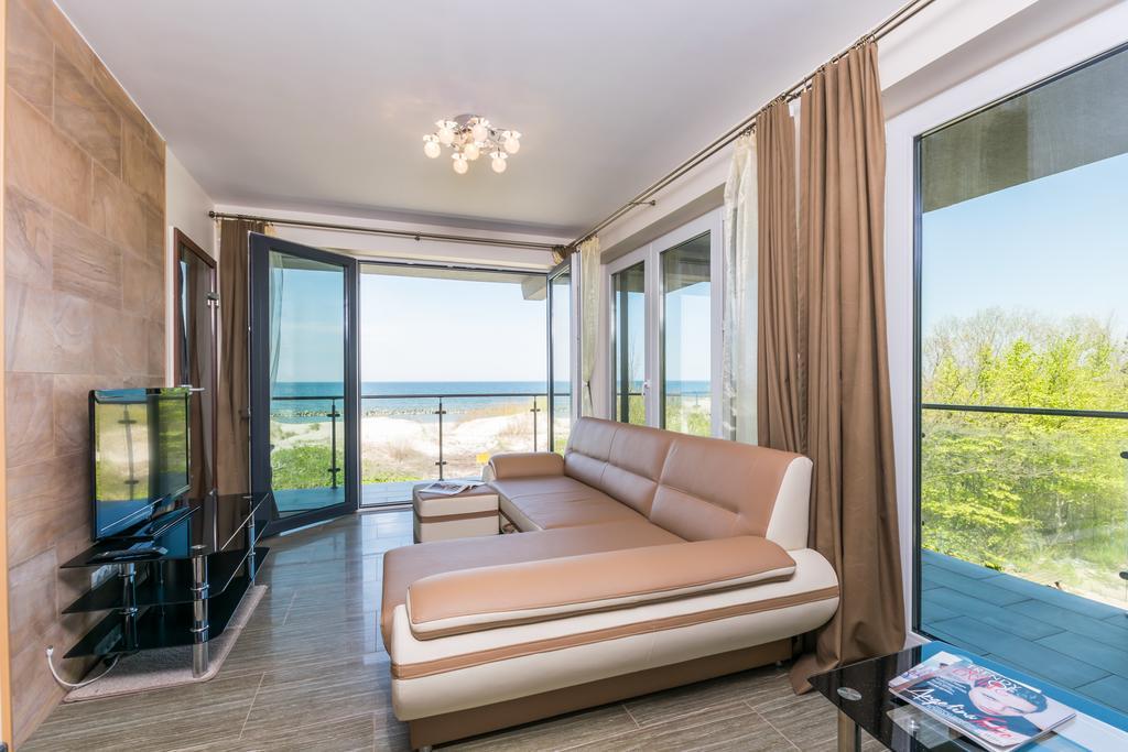 Apartamenty Amon Z Widokiem Na Morze Darlowko Bagian luar foto