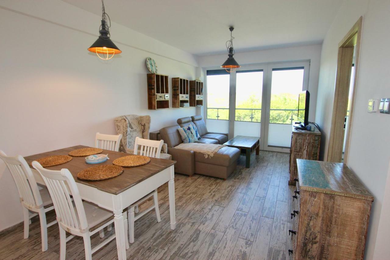 Apartamenty Amon Z Widokiem Na Morze Darlowko Bagian luar foto